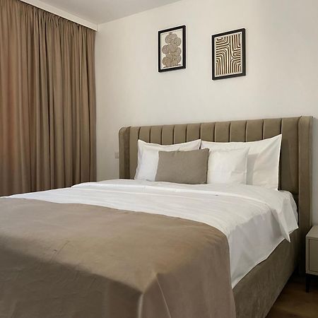 Cosy Apartments & Bistro Pufesti ภายนอก รูปภาพ
