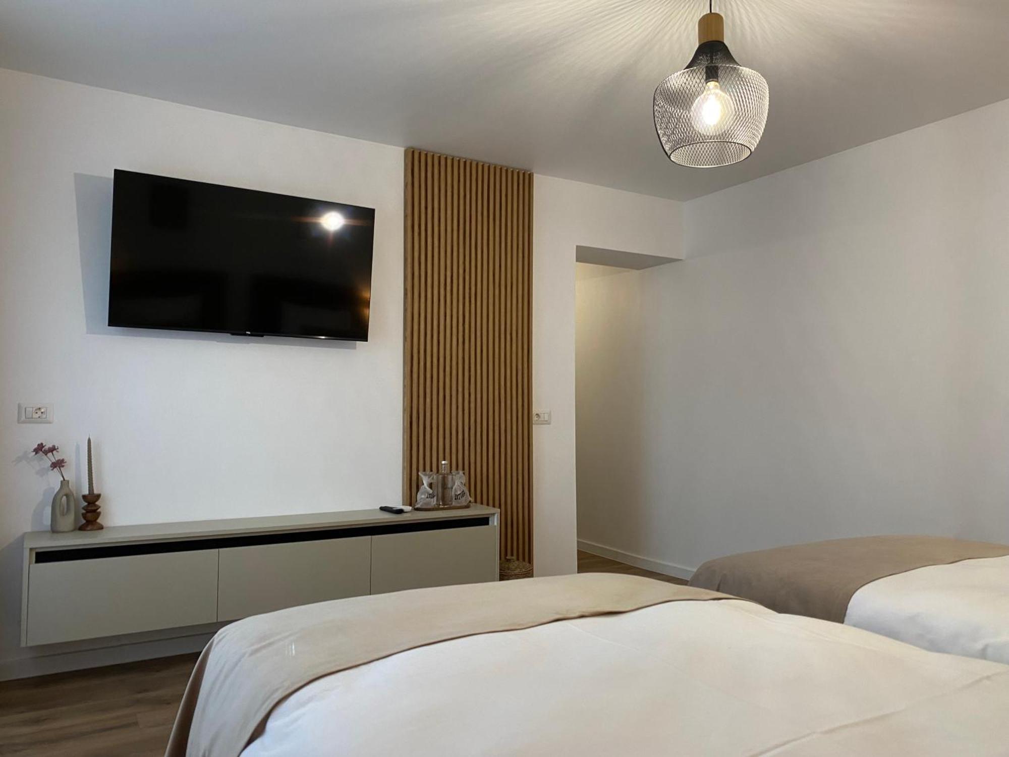 Cosy Apartments & Bistro Pufesti ภายนอก รูปภาพ