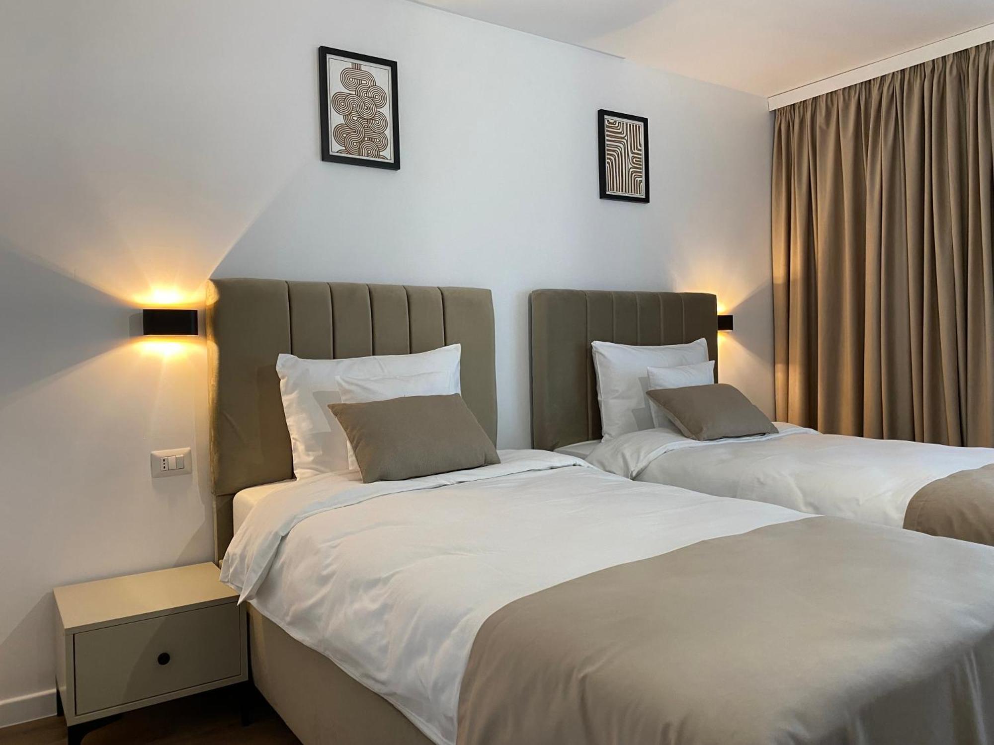 Cosy Apartments & Bistro Pufesti ภายนอก รูปภาพ